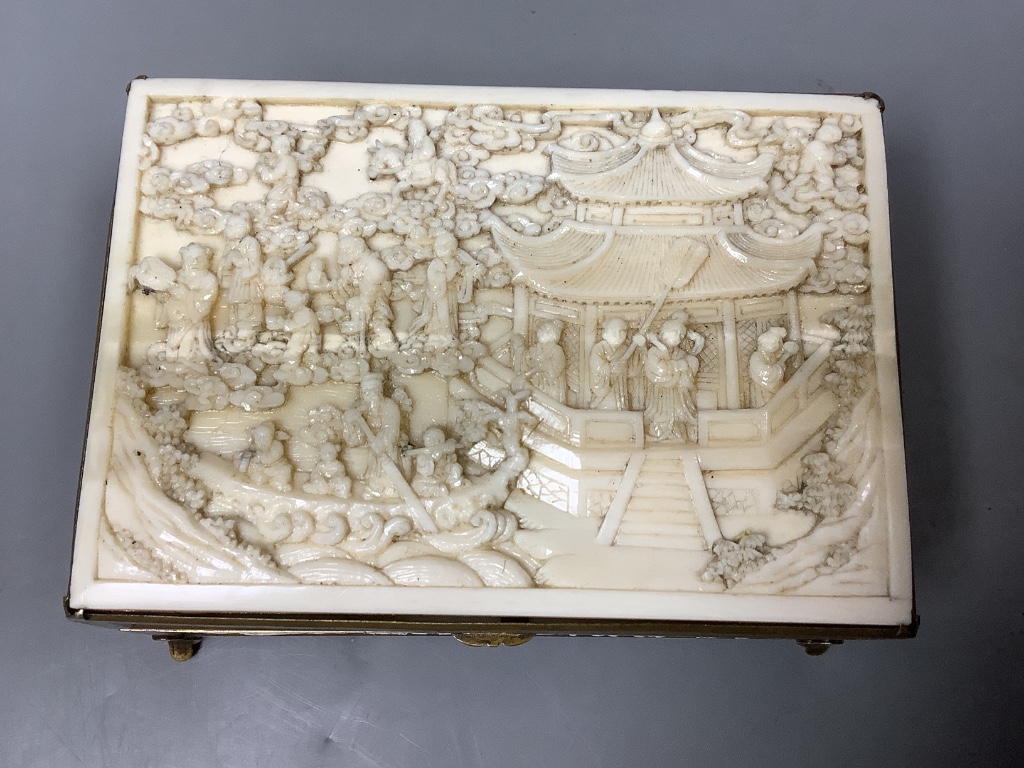 A Cantonese carved ivory casket, c.1900, length 12.5cm